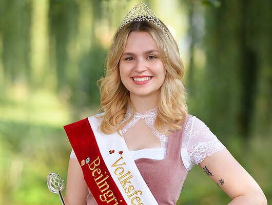 Volksfestkönigin 2024 Teresa Weigl