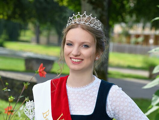 Volksfestkönigin Milena Grad 2025